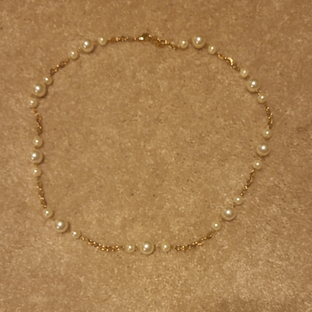 Catherines Gold and Pearl Necklace - Picture 5 of 5